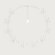 Load image into Gallery viewer, Flower Pearl Necklace
