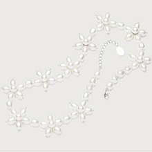 Load image into Gallery viewer, Flower Pearl Necklace
